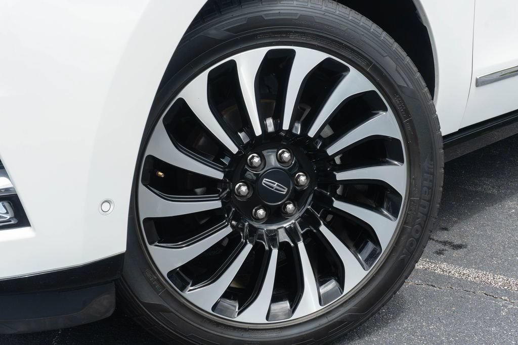 Used 2020 Lincoln Navigator Black Label AWD/4WD image 2