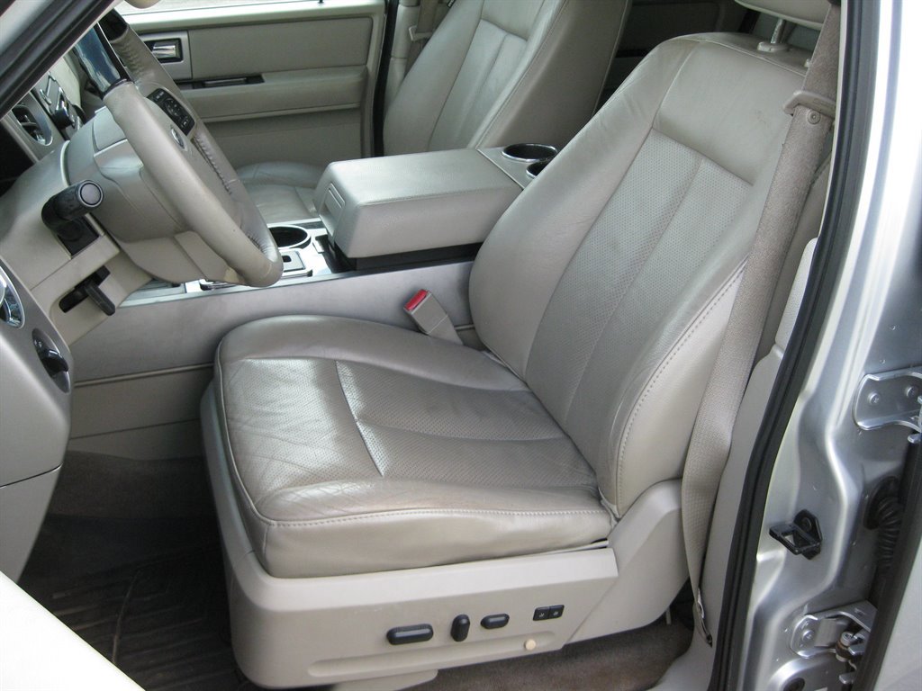 Used 2013 Ford Expedition Limited RWD image 13