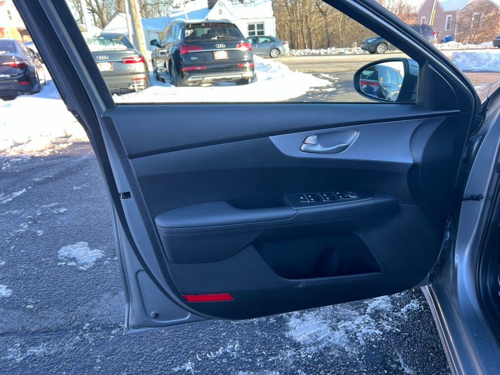 Used 2024 Kia Forte LXS w/ LXS Technology Package image 11