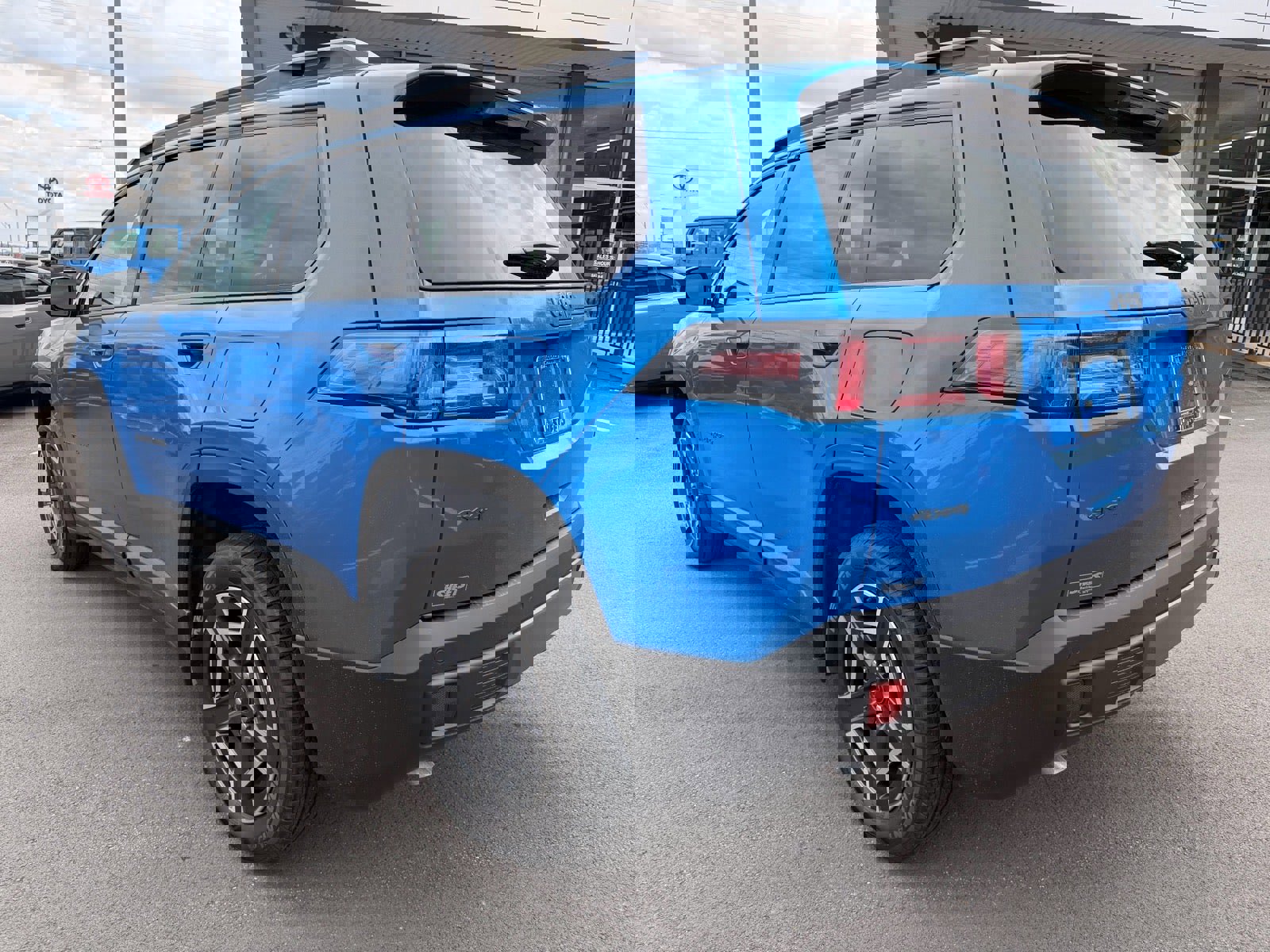 New 2026 Jeep Cherokee Laredo image 4