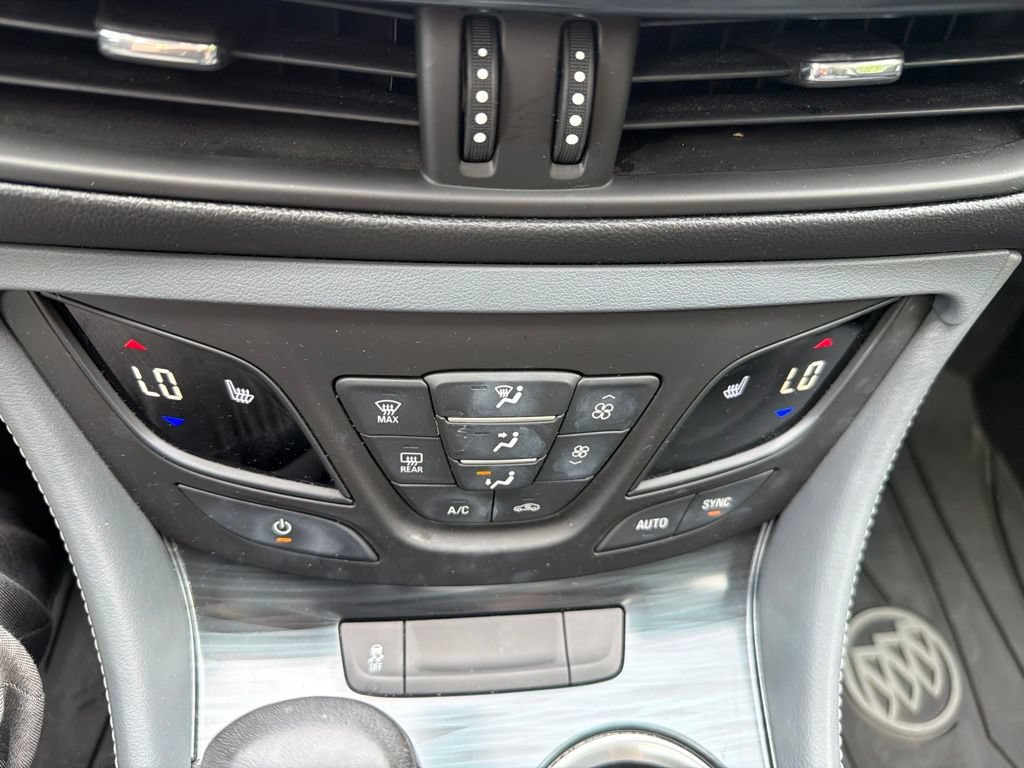 Used 2019 Buick Envision Essence AWD/4WD image 27