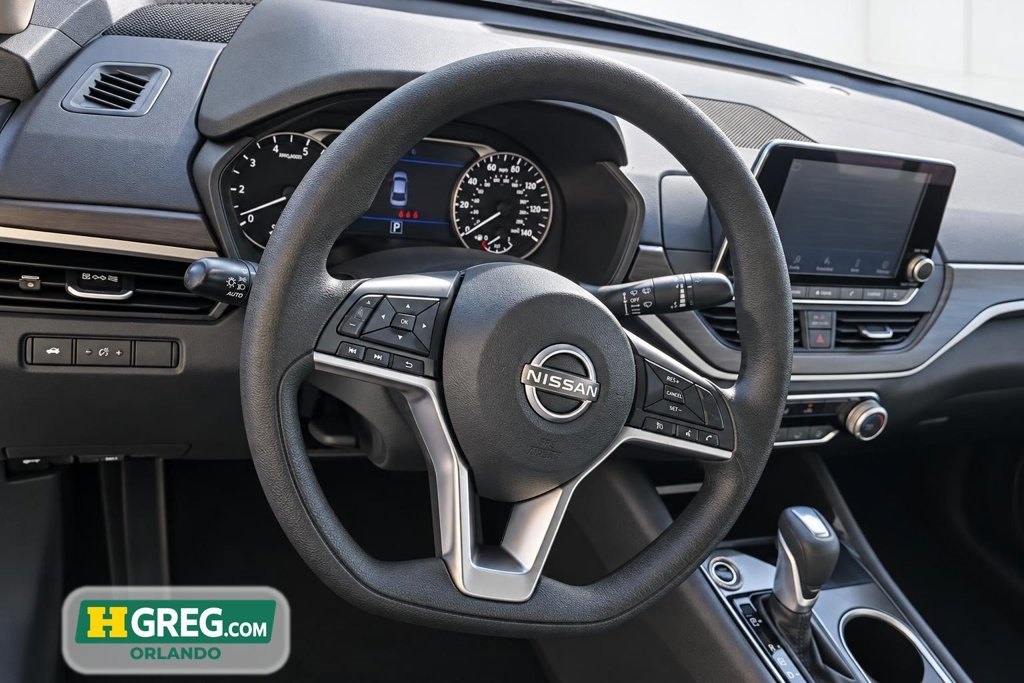 Used 2024 Nissan Altima 2.5 SV FWD image 8