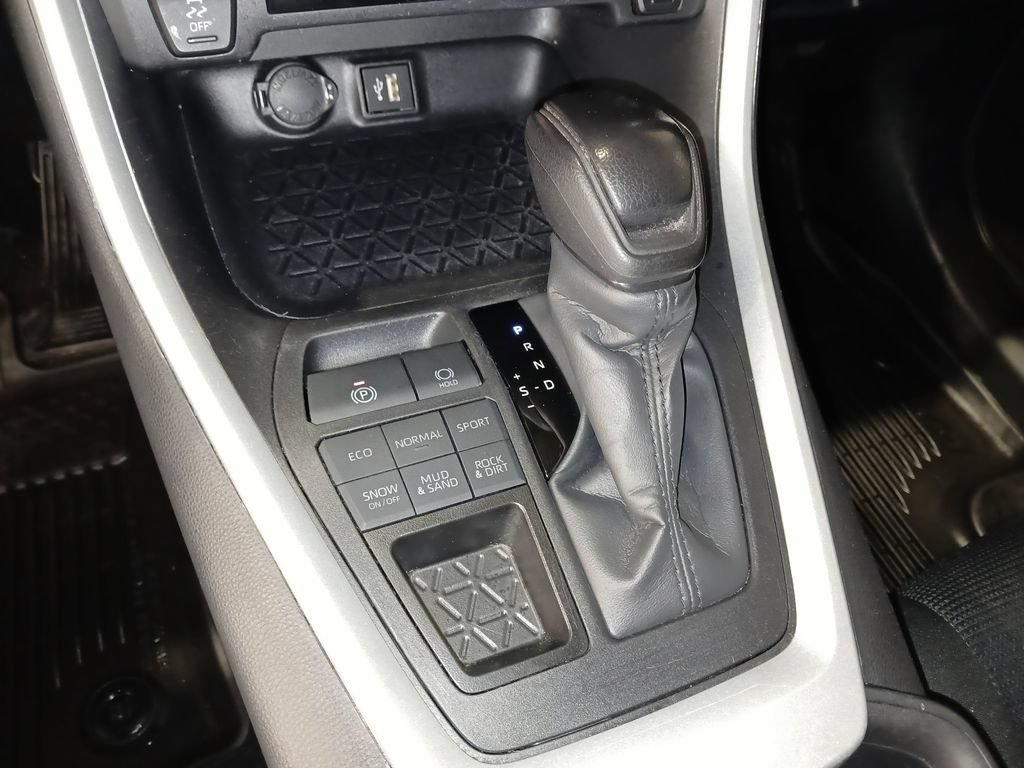 Used 2025 Toyota RAV4 LE AWD/4WD image 17