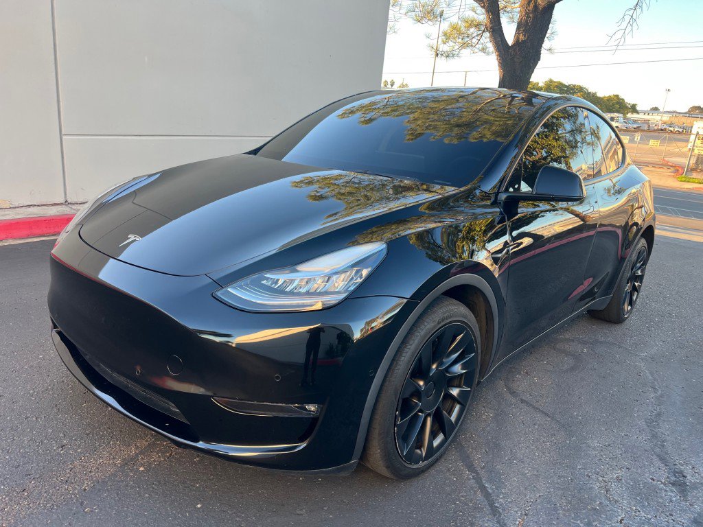 Used 2022 Tesla Model Y Long Range image 1