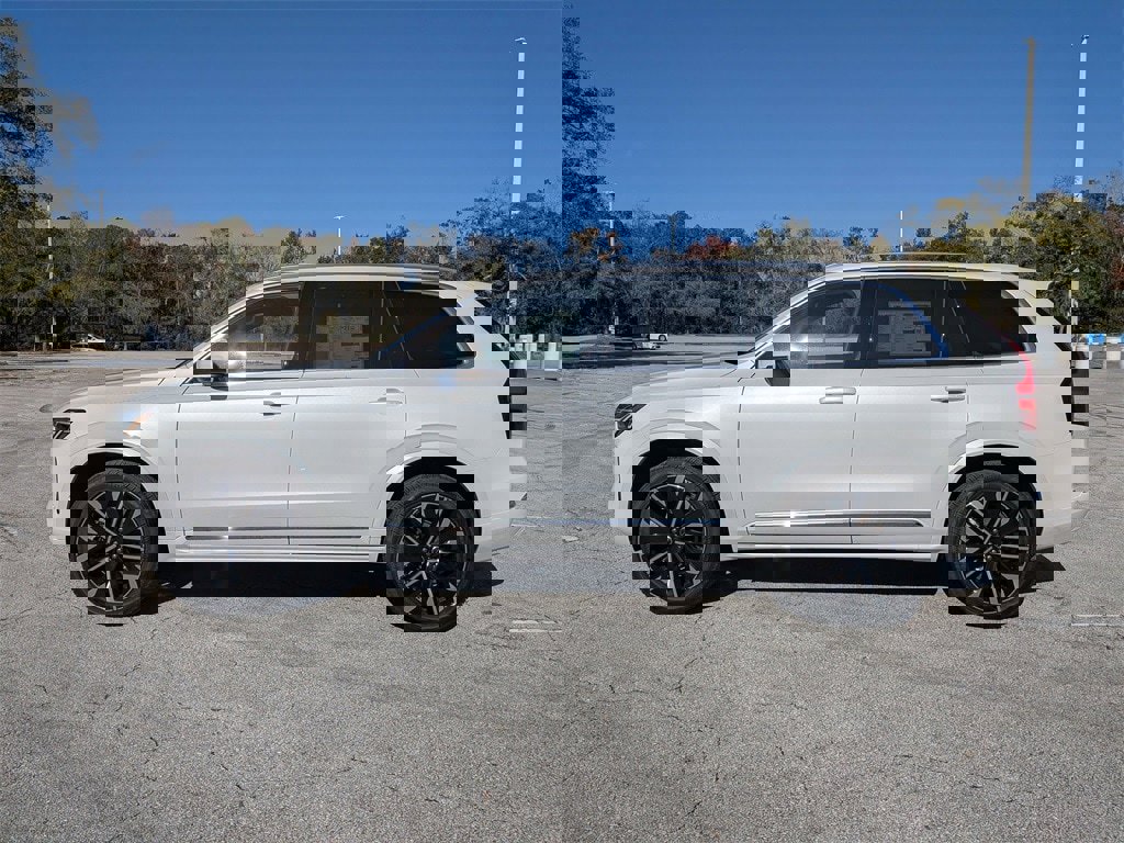 New 2026 Volvo XC90 B6 Plus w/ Protection Package Premier image 3