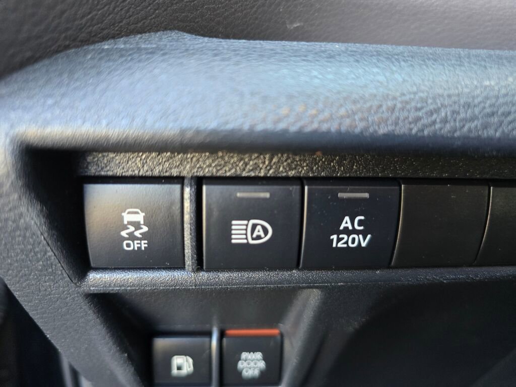 Used 2022 Toyota Sienna XSE image 20