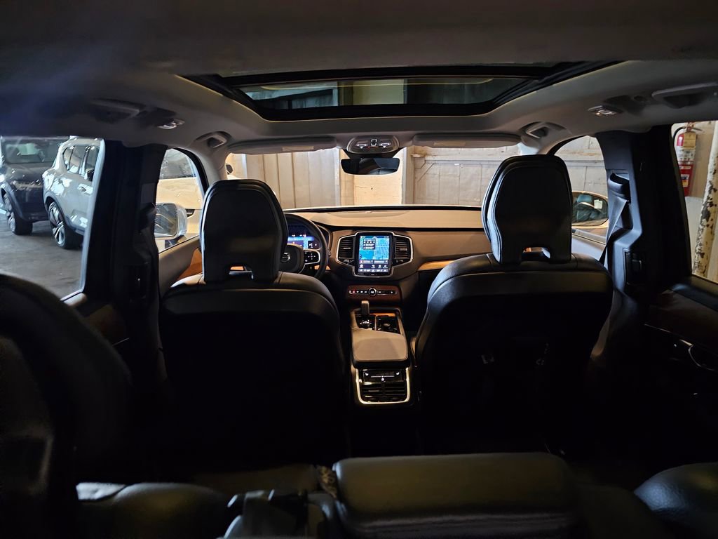 Certified 2023 Volvo XC90 B5 Plus w/ Protection Package Premier image 8