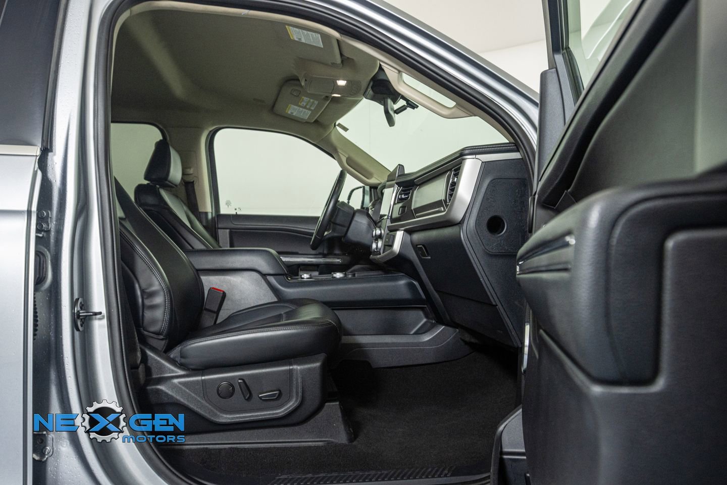 Used 2024 Ford Expedition XLT image 41