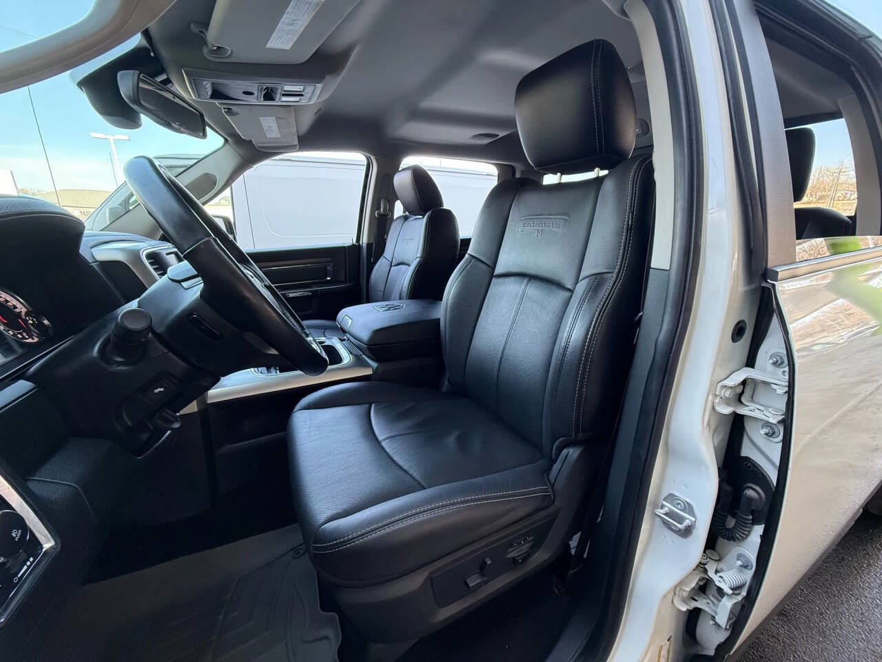 Used 2018 RAM 1500 Laramie w/ Convenience Group AWD/4WD image 12