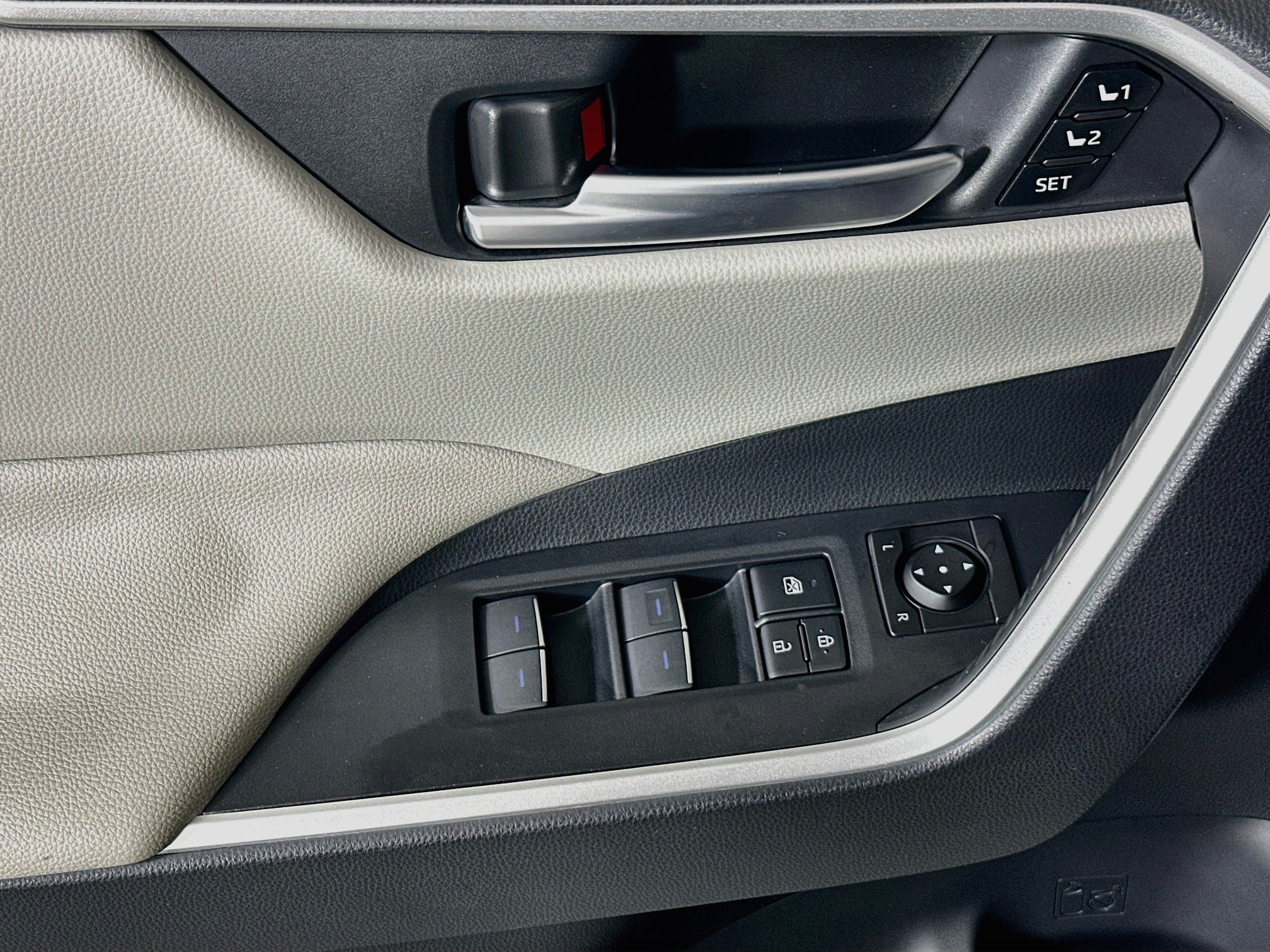 Certified 2022 Toyota RAV4 XLE Premium FWD image 14