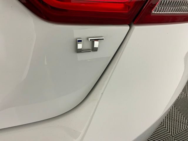 Used 2018 Chevrolet Impala LT FWD image 12
