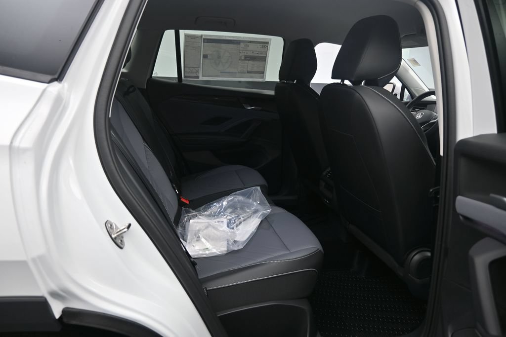 New 2026 Volkswagen Tiguan SE FWD image 25