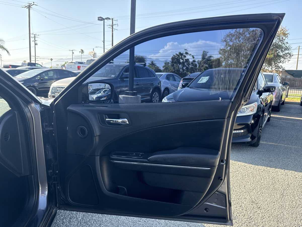 Used 2014 Dodge Charger SE RWD image 19