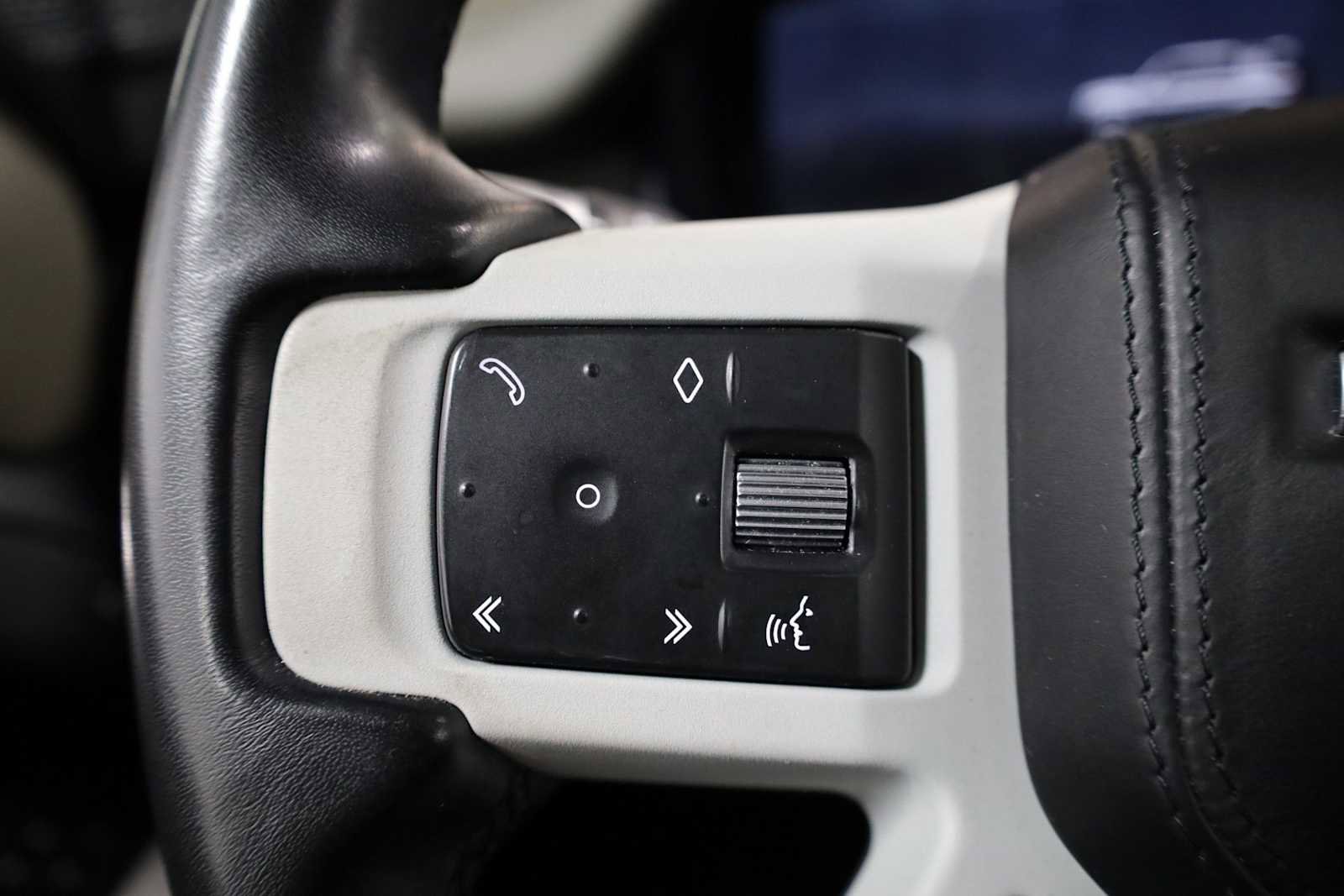 Used 2020 Land Rover Defender 110 SE image 25