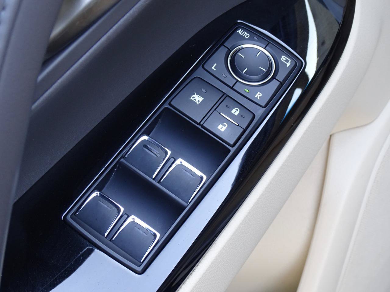 Used 2016 Lexus LX 570 4WD w/ Luxury Package image 14
