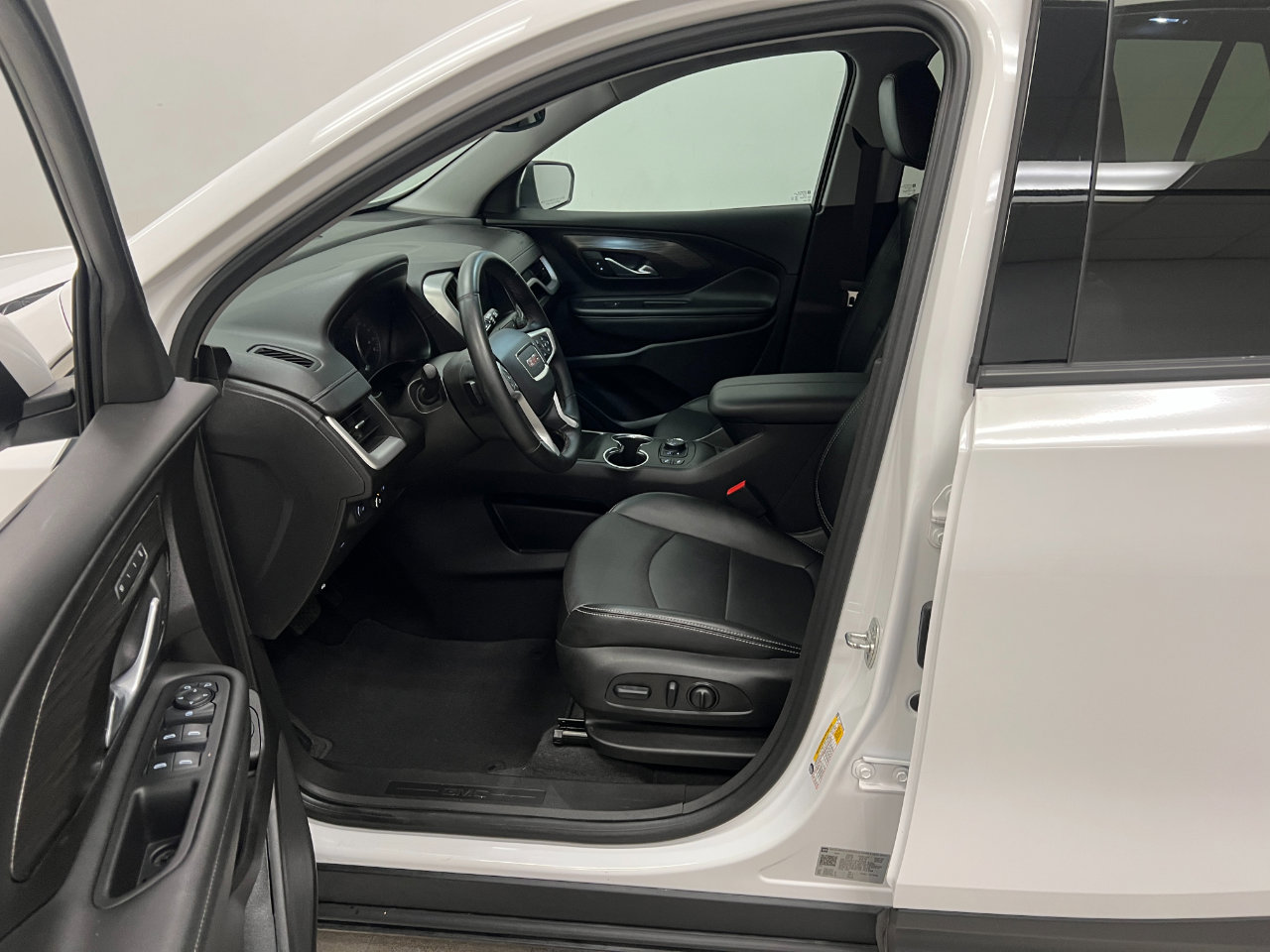 Used 2024 GMC Terrain SLT image 18