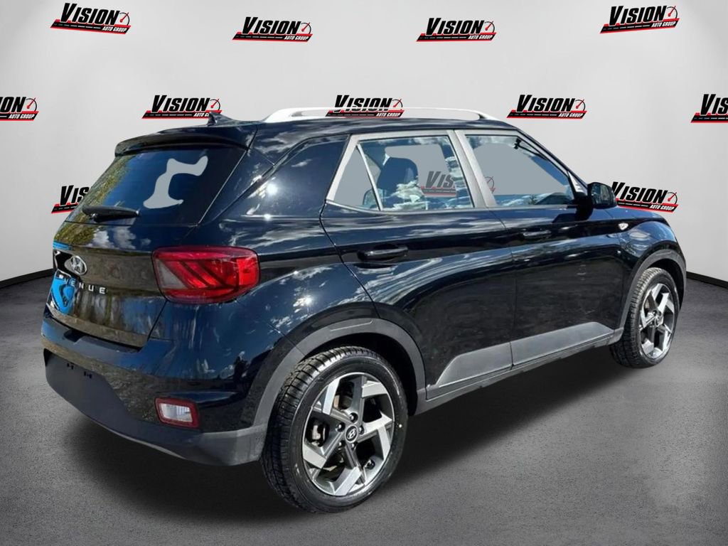 Used 2022 Hyundai Venue SEL w/ Cargo Package image 5