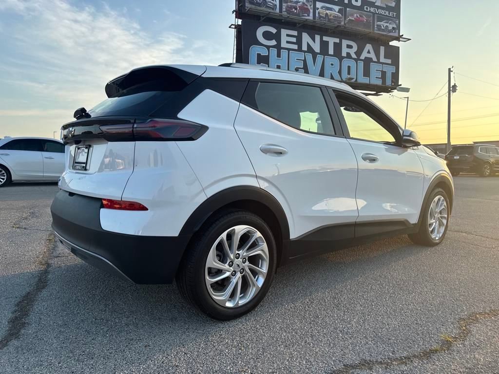 Used 2023 Chevrolet Bolt EUV LT image 7