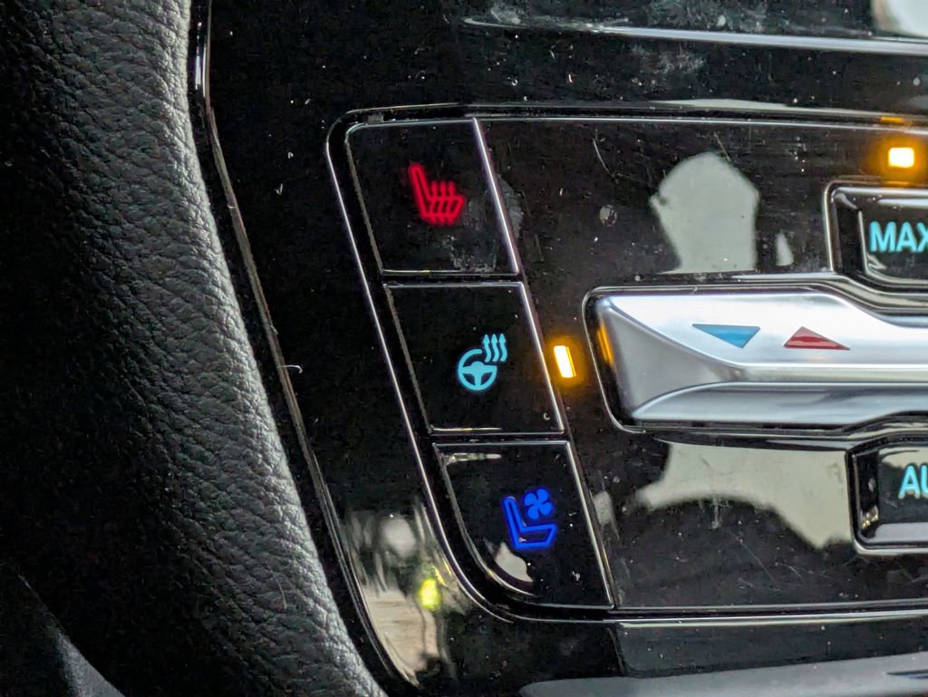 Used 2022 Ford Explorer Limited w/ Limited Technology Package image 26