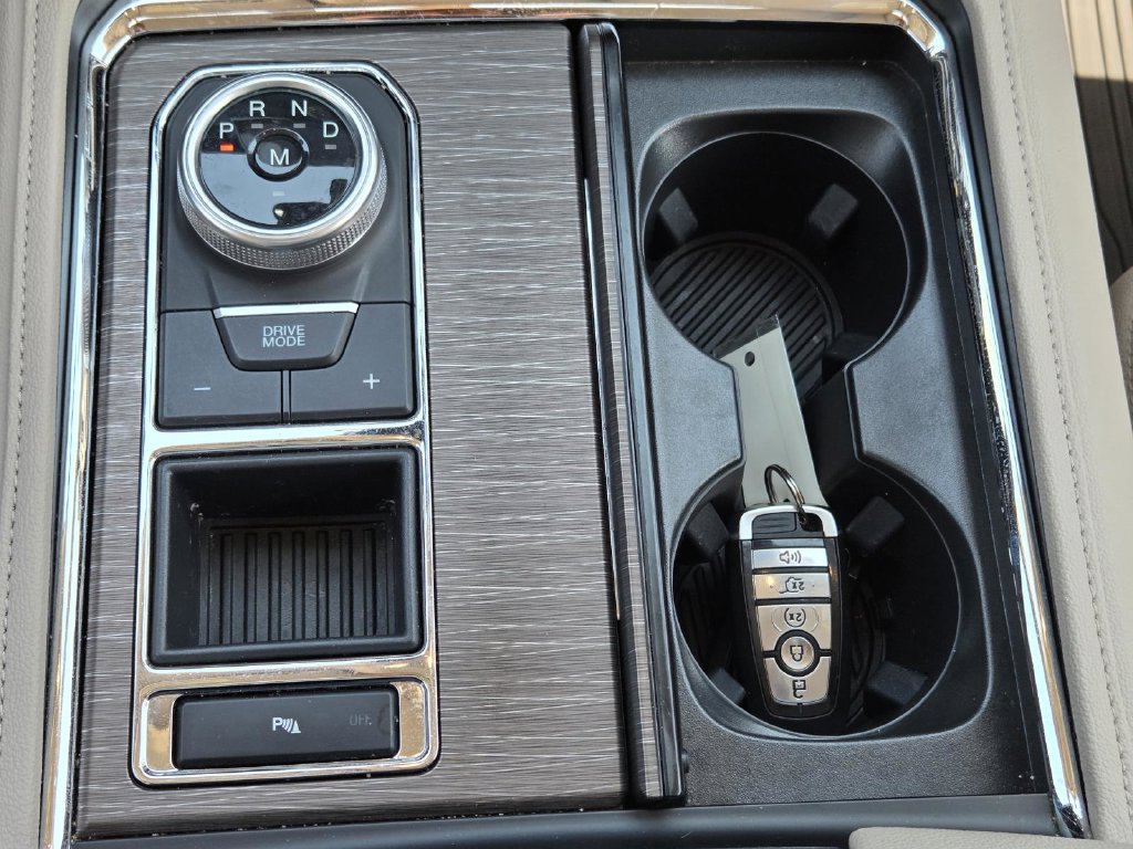 Used 2024 Ford Expedition Limited RWD image 17