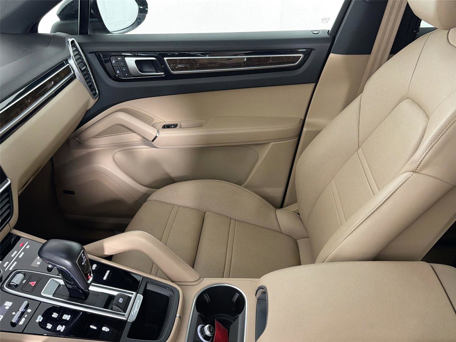Certified 2022 Porsche Cayenne Platinum Edition AWD/4WD image 30