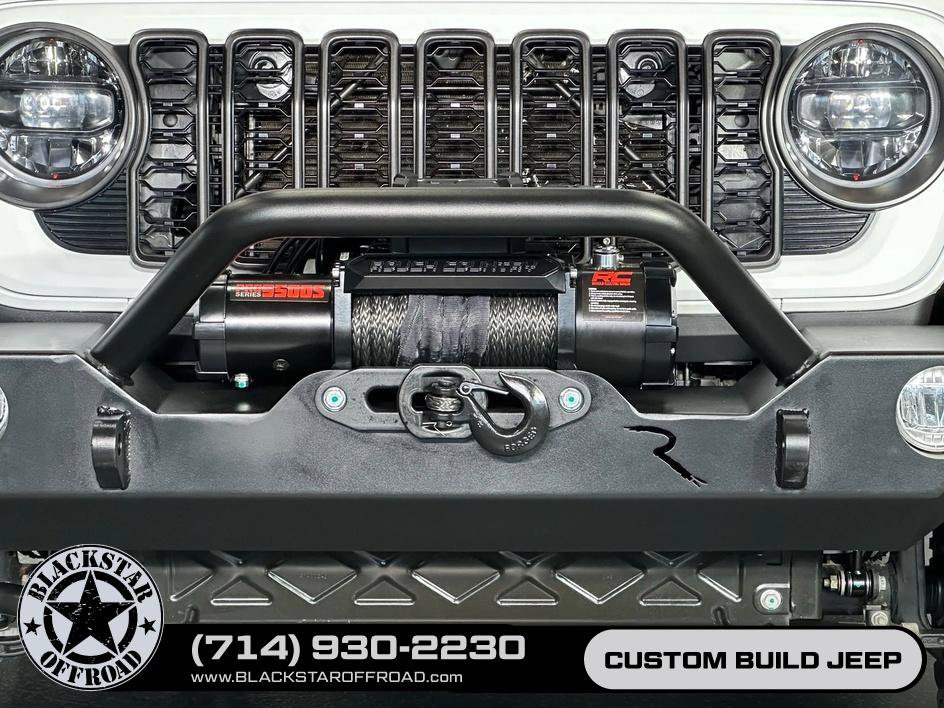 Used 2024 Jeep Wrangler Unlimited Rubicon w/ Convenience Group AWD/4WD image 4