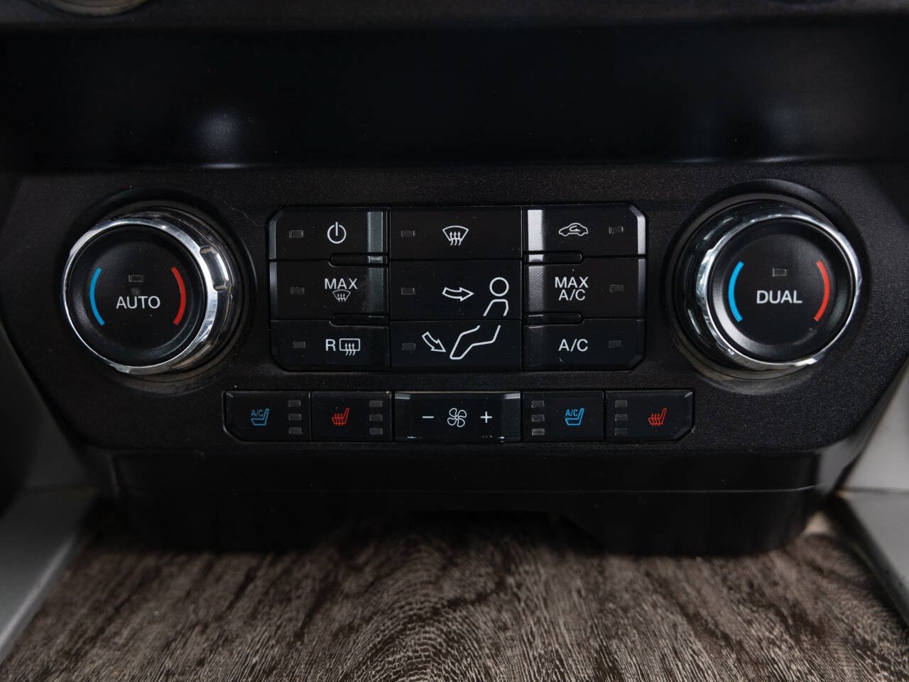 Used 2019 Ford F250 Lariat w/ Lariat Ultimate Package AWD/4WD image 40