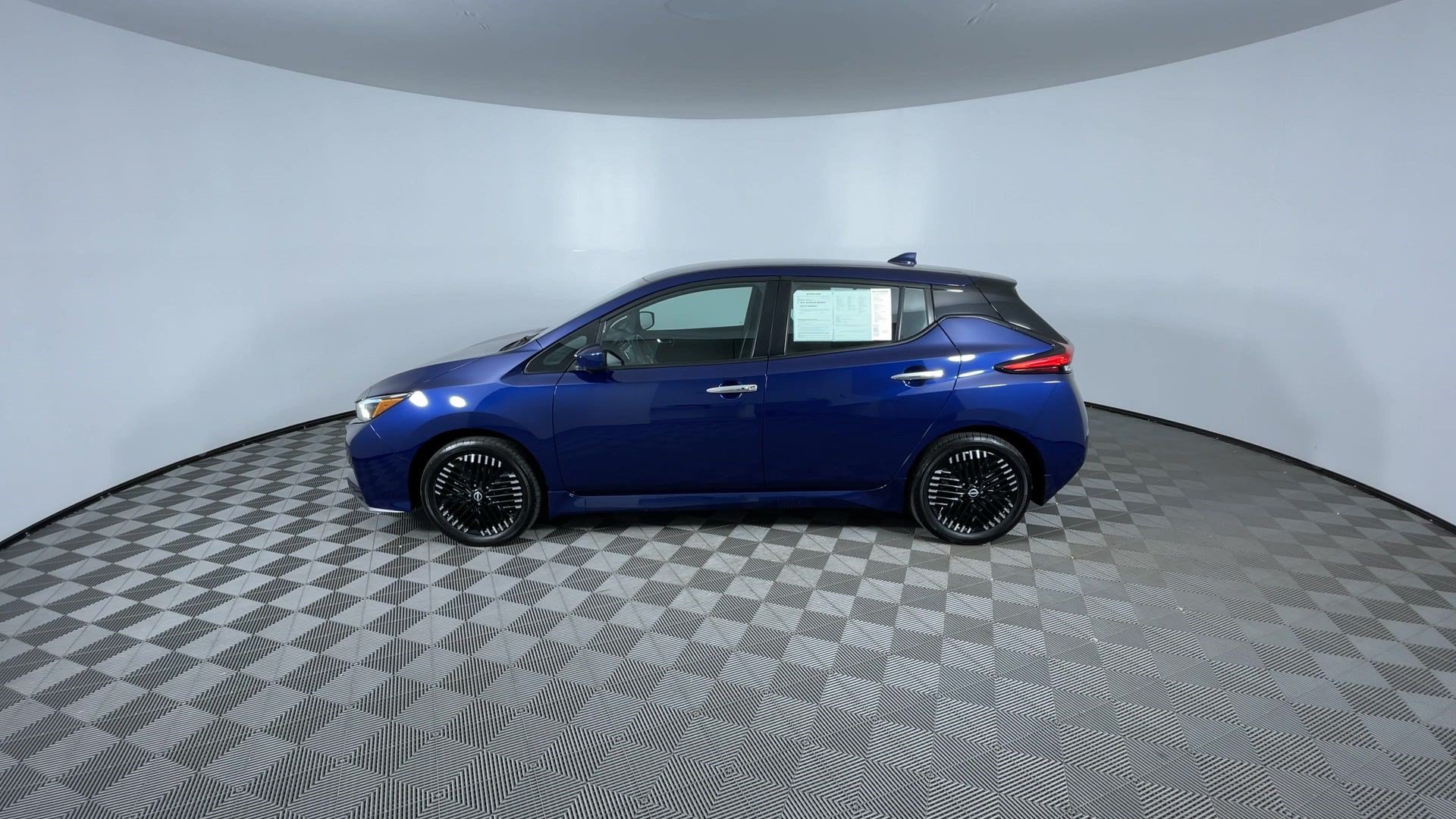 Certified 2025 Nissan Leaf SV Plus FWD image 5
