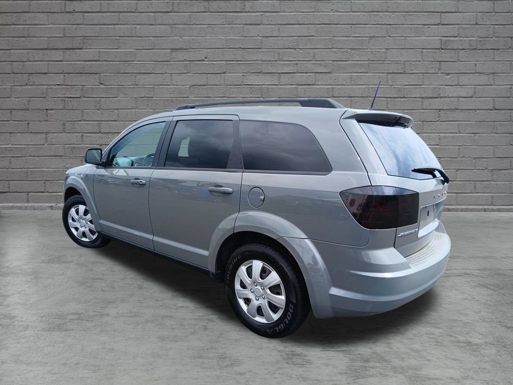 Used 2019 Dodge Journey SE FWD image 3