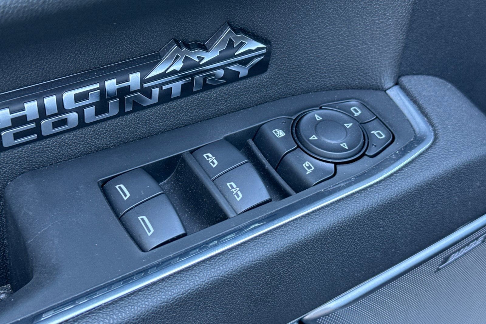 Used 2025 Chevrolet Silverado 1500 High Country AWD/4WD image 12