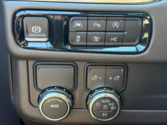 Used 2026 GMC Yukon Elevation RWD image 32