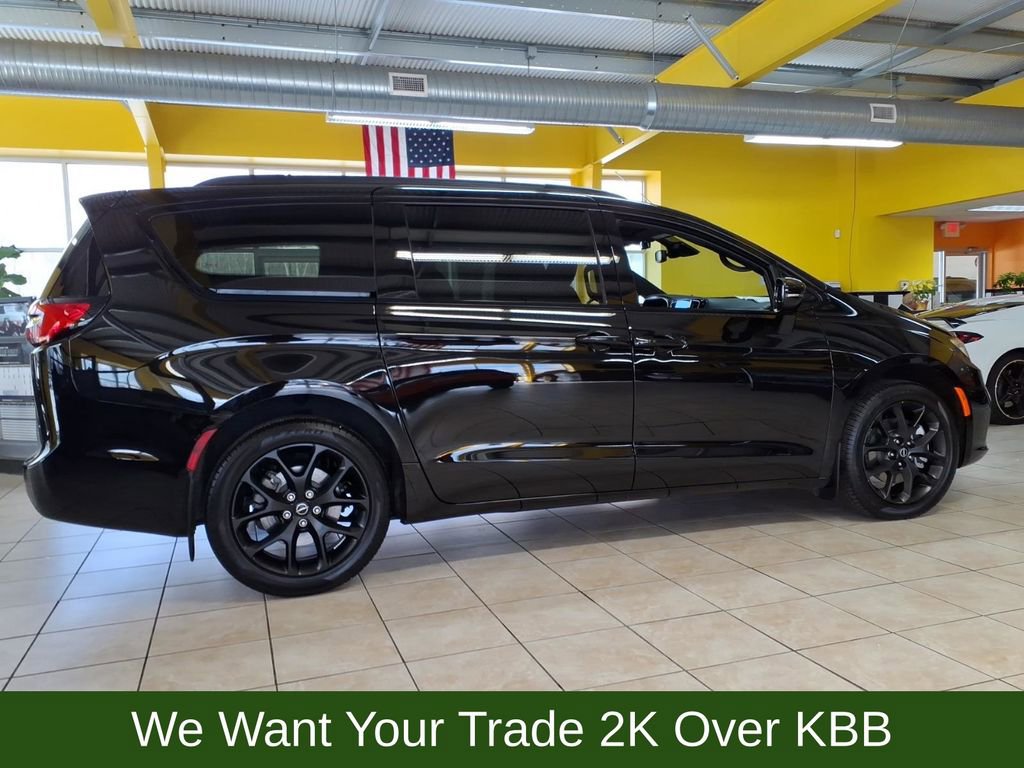 New 2026 Chrysler Pacifica Select w/ S Appearance Package image 4