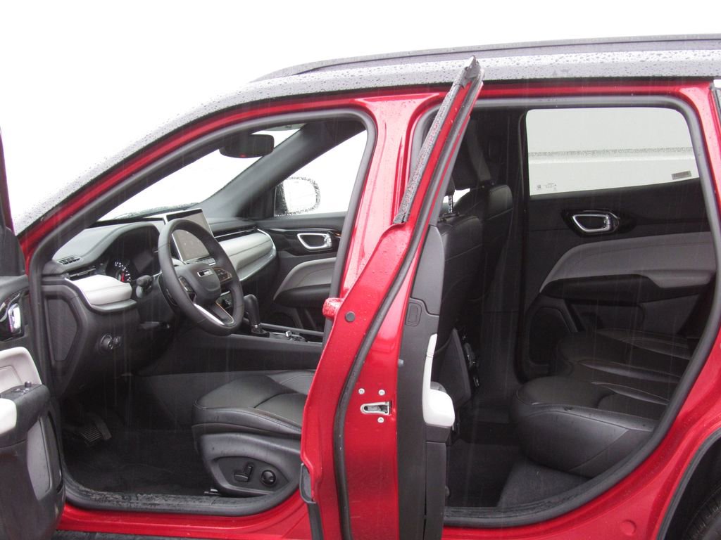 Used 2025 Jeep Compass Limited AWD/4WD image 15