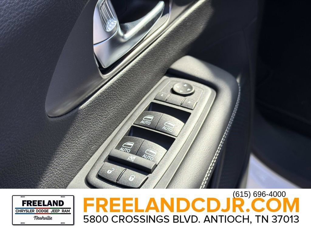 New 2026 Chrysler Pacifica Select image 21