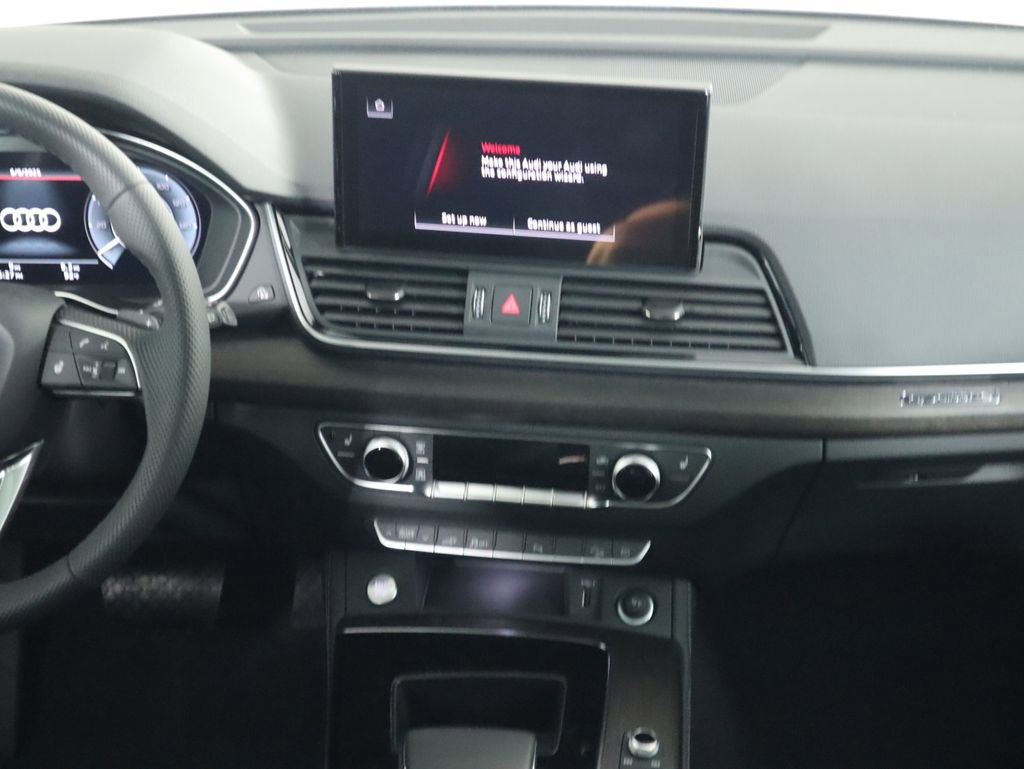 Used 2025 Audi Q5 e Premium Plus w/ Premium Plus Package image 15