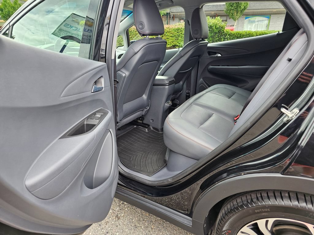 Used 2020 Chevrolet Bolt Premier w/ Infotainment Package FWD image 18
