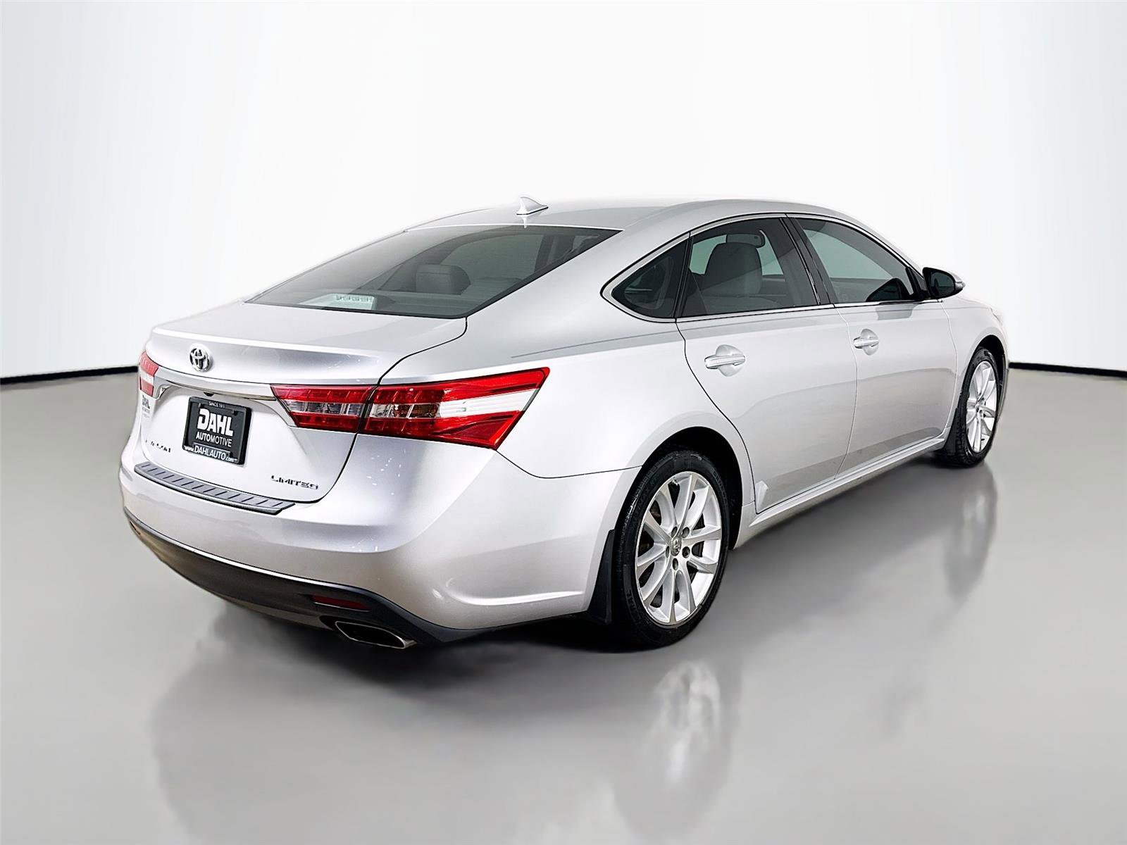 Used 2013 Toyota Avalon Limited w/ Technology Pkg FWD image 13