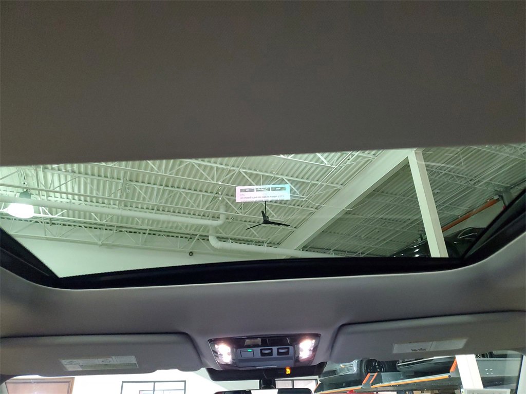 New 2025 Mitsubishi Outlander SE image 15