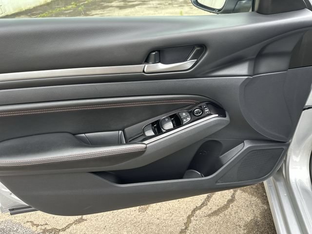 Used 2023 Nissan Altima 2.5 SR FWD image 17