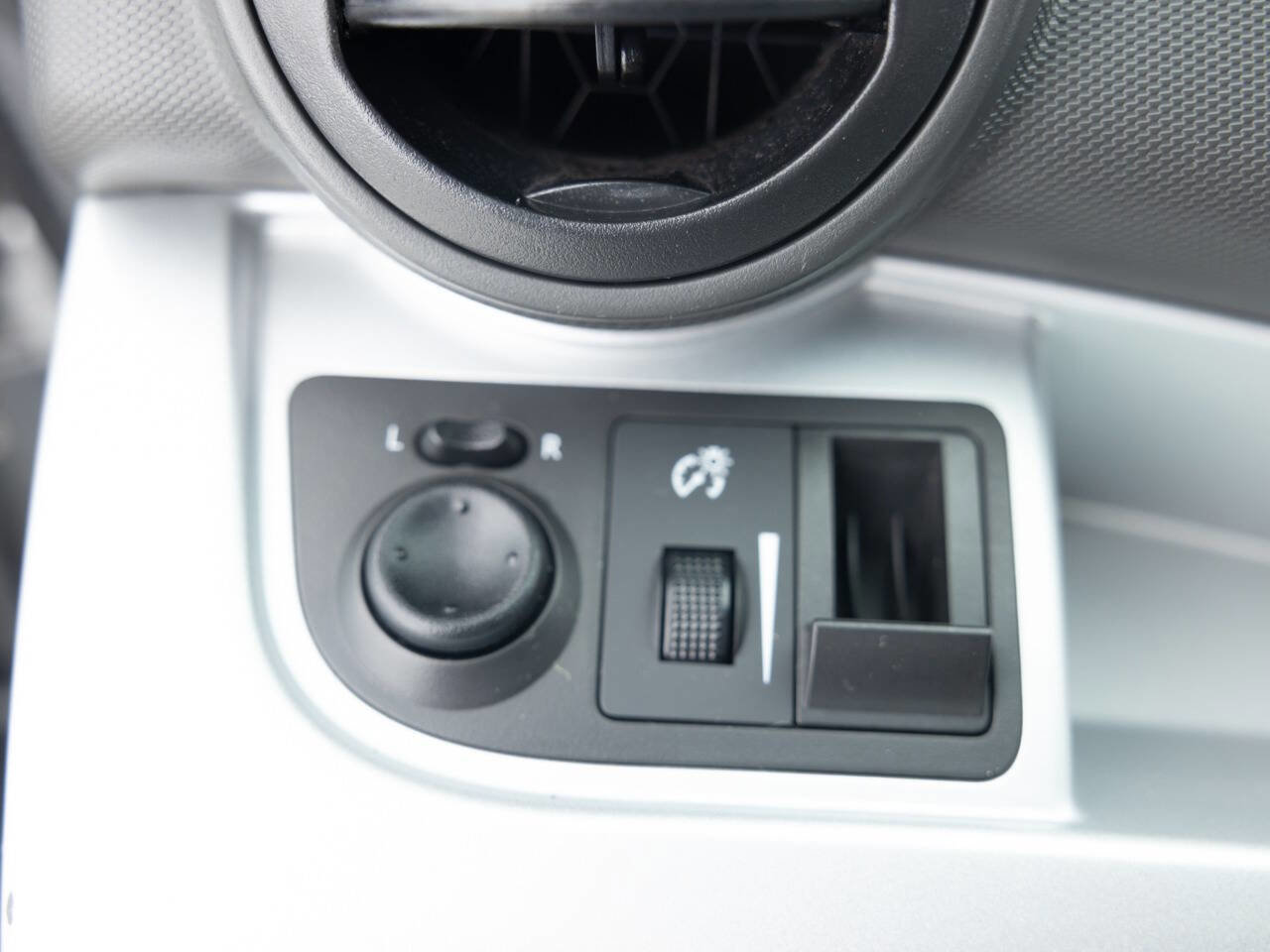 Used 2015 Chevrolet Spark LT image 35