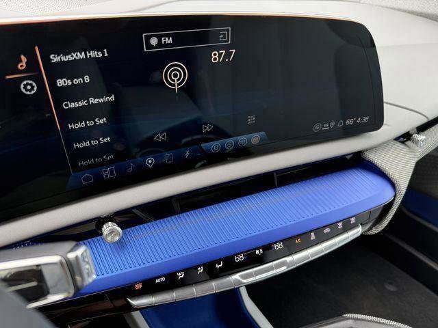 New 2025 Cadillac Optiq Luxury 1 image 18