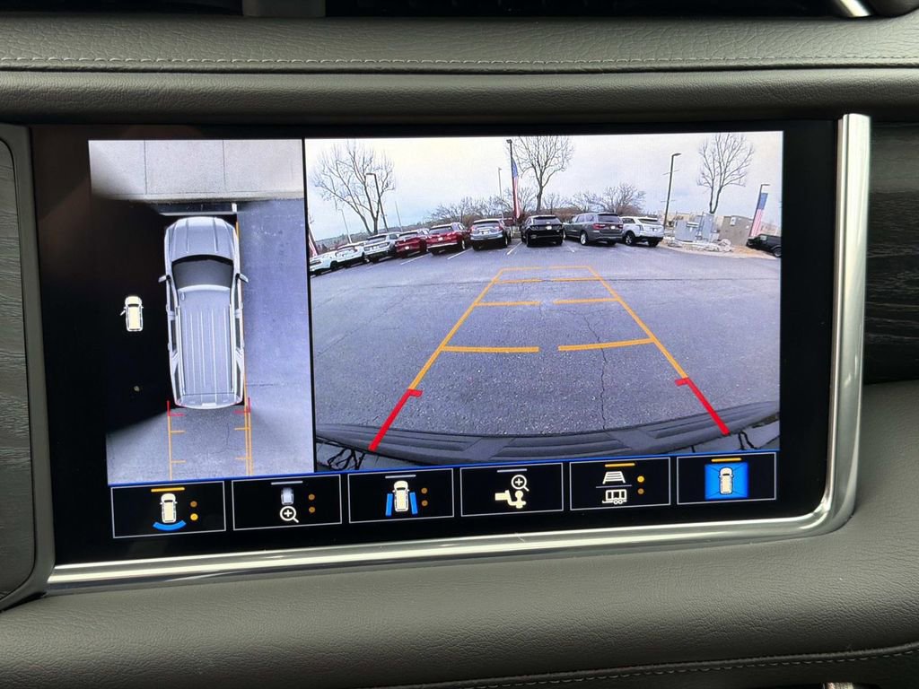 Used 2021 GMC Yukon XL Denali w/ Denali Premium Package image 38