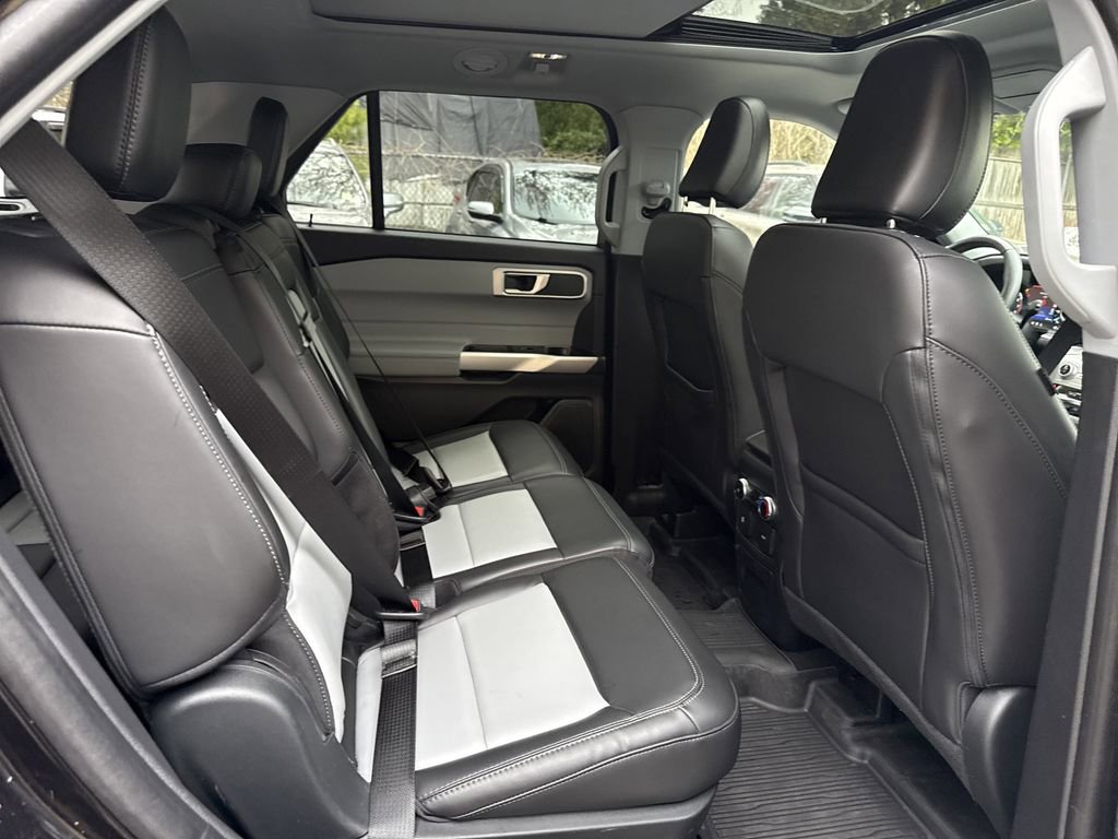 Used 2023 Ford Explorer XLT w/ Equipment Group 202A AWD/4WD image 31