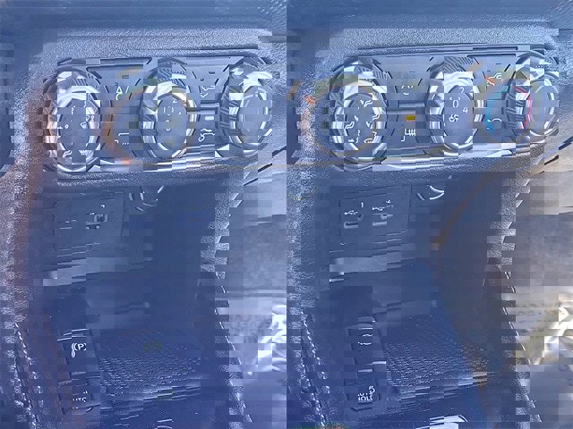 Certified 2024 Nissan Kicks SV image 17