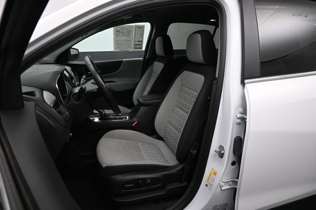 Used 2023 Chevrolet Equinox LT w/ Driver Convenience Package AWD/4WD image 18
