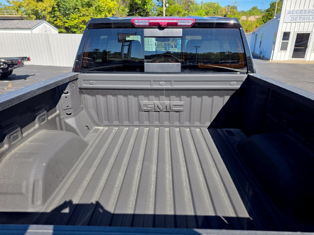 Used 2025 GMC Sierra 1500 Denali AWD/4WD image 8
