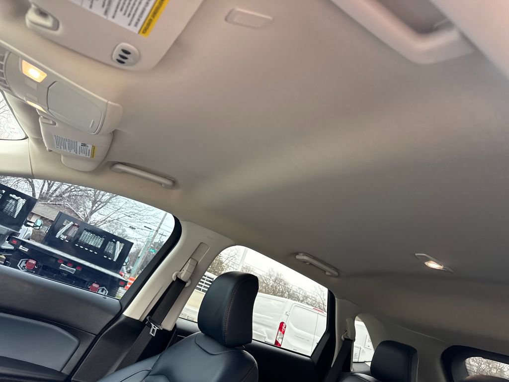 Used 2024 Ford Edge SEL w/ Sport Appearance Package image 27