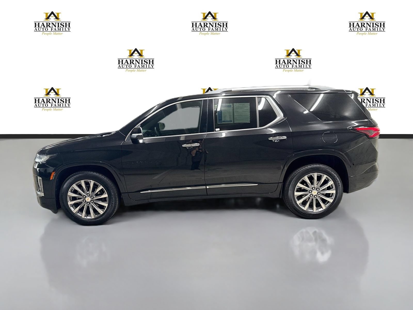Used 2023 Chevrolet Traverse Premier w/ LPO, Floor Liner Package AWD/4WD image 10