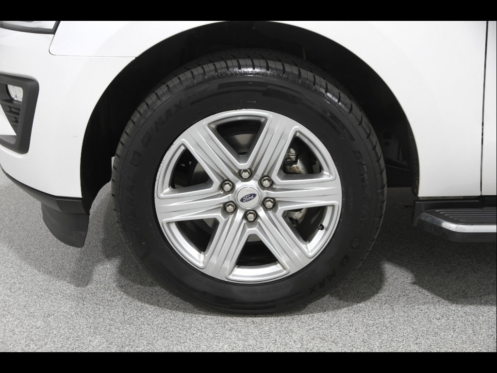 Used 2019 Ford Expedition XLT w/ Equipment Group 202A AWD/4WD image 25