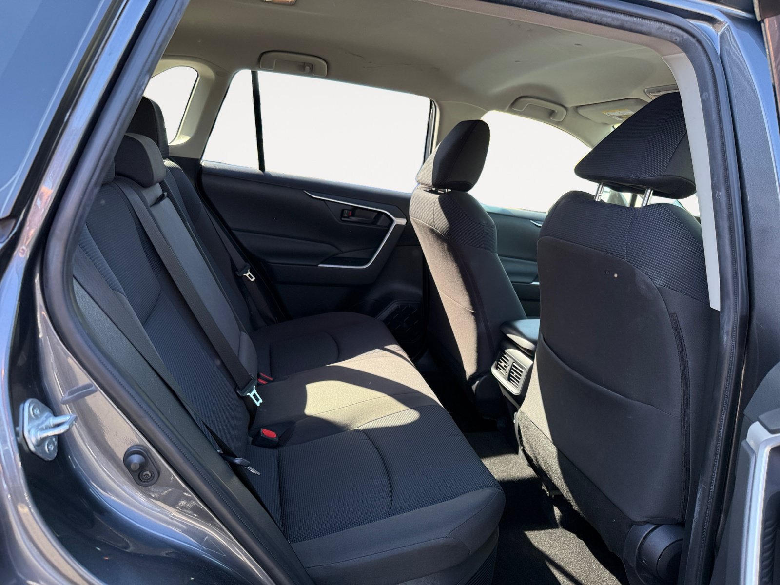 Used 2020 Toyota RAV4 LE w/ All Weather Liner Package AWD/4WD image 18